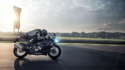 Kawasaki Ninja ZX 6R in motion
