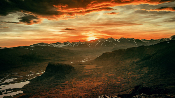 Hot sunset at the horizon