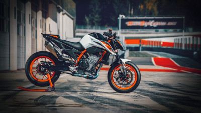 KTM 890 Duke R