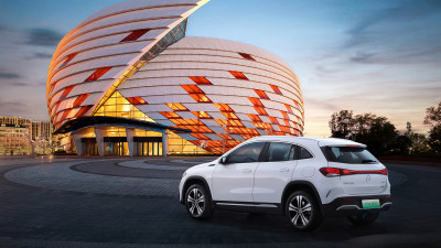 Mercedes Benz EQA 300 AMG