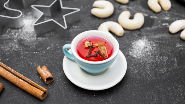 Christmas mood: cinnamon, tea, cakes