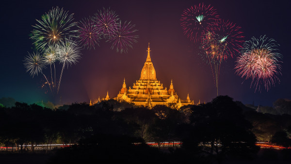 Fireworks above Ananda Phato temple