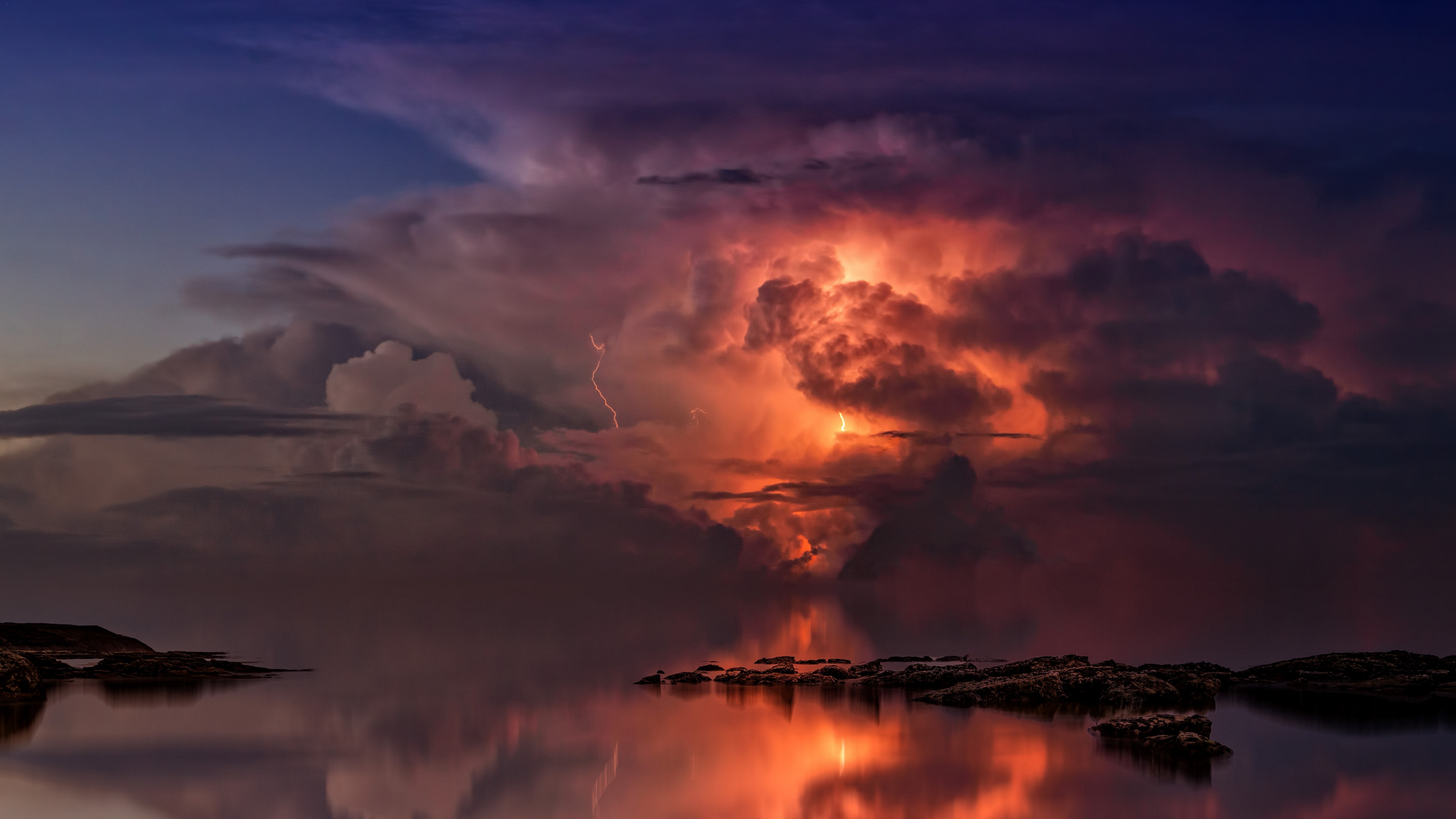 Lightning and thunderstorm in the sky wallpaper 3840x2160