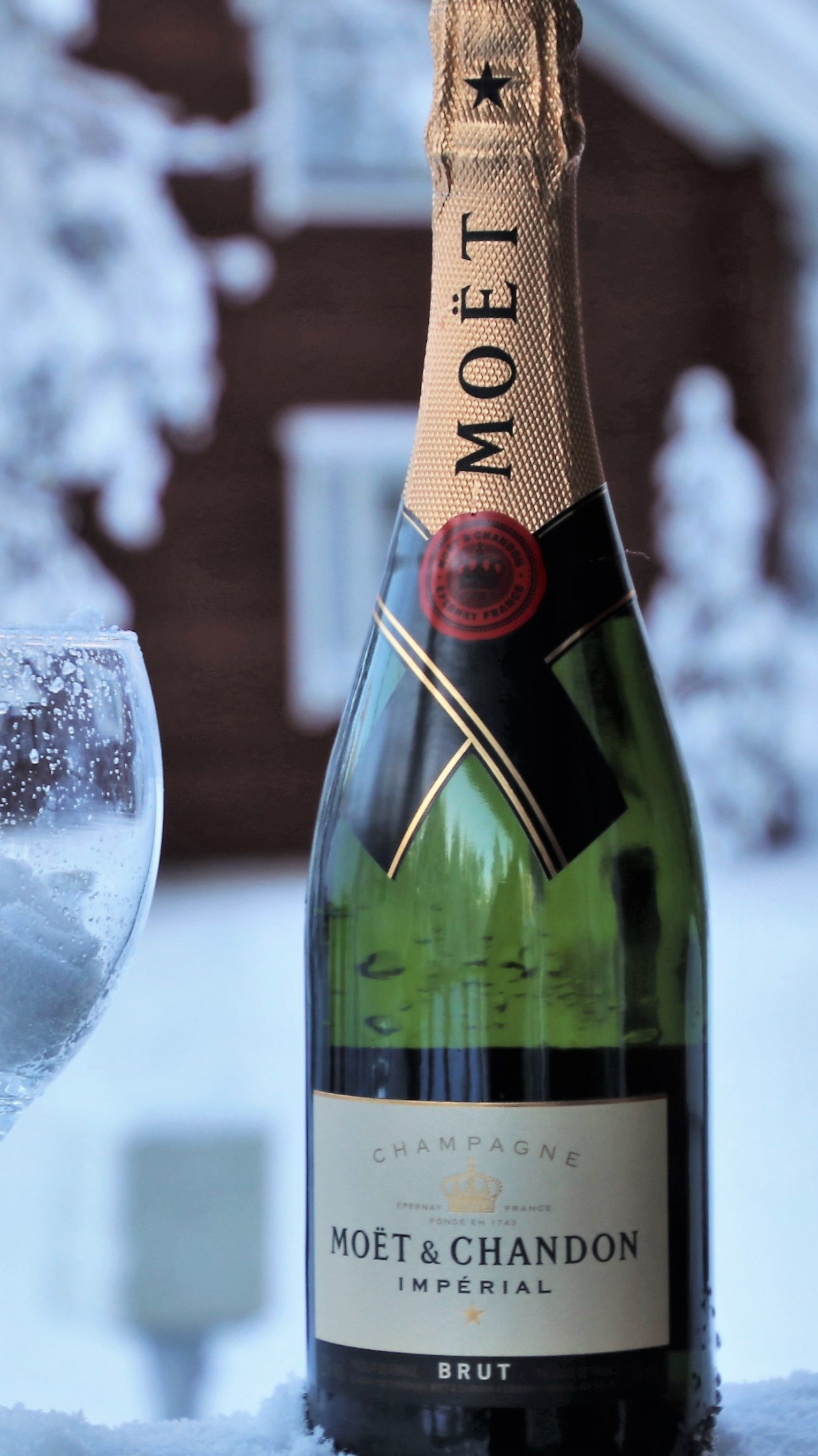 Moet champagne wallpaper 1242x2208