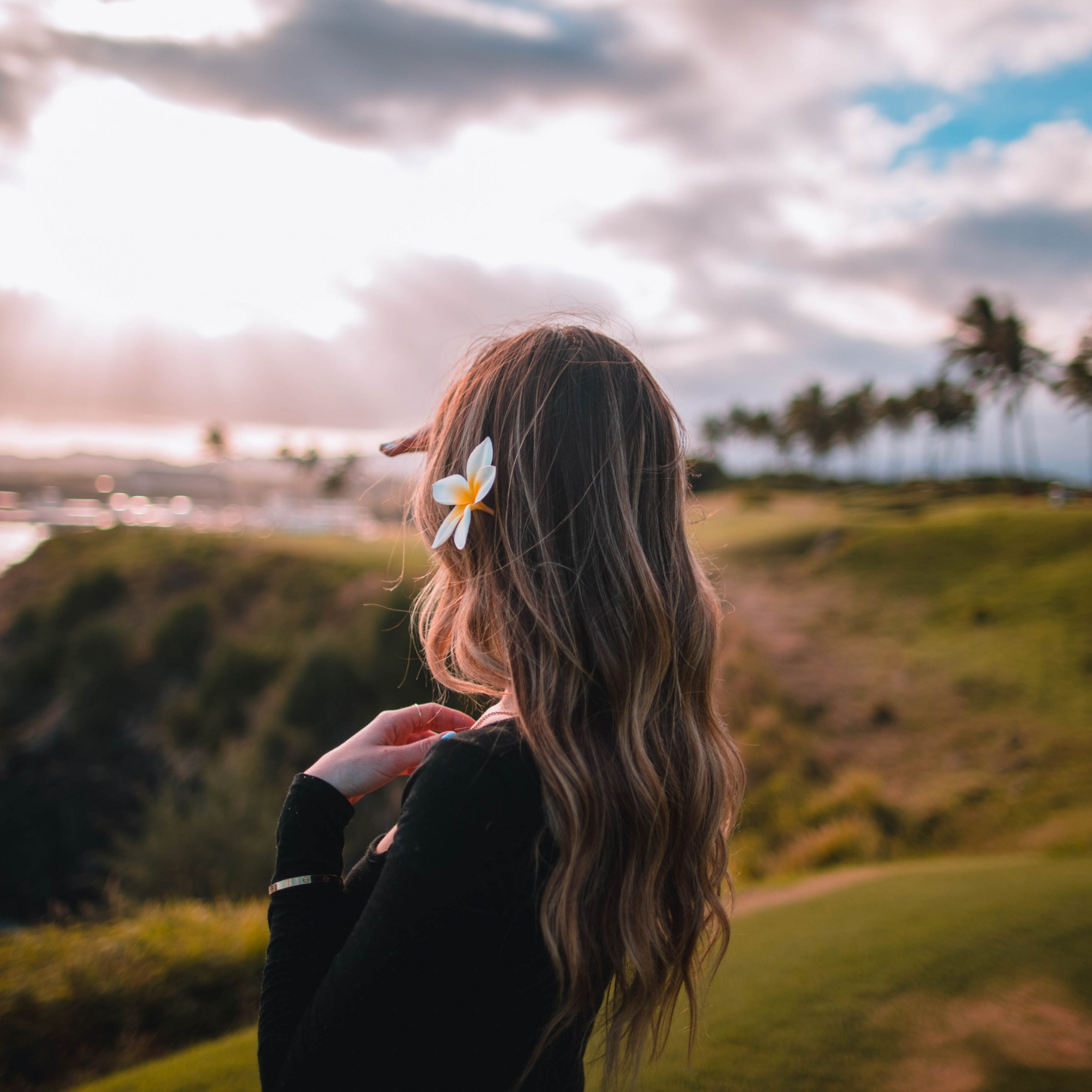 Beautiful girl in the hawaiian landscape wallpaper 2224x2224