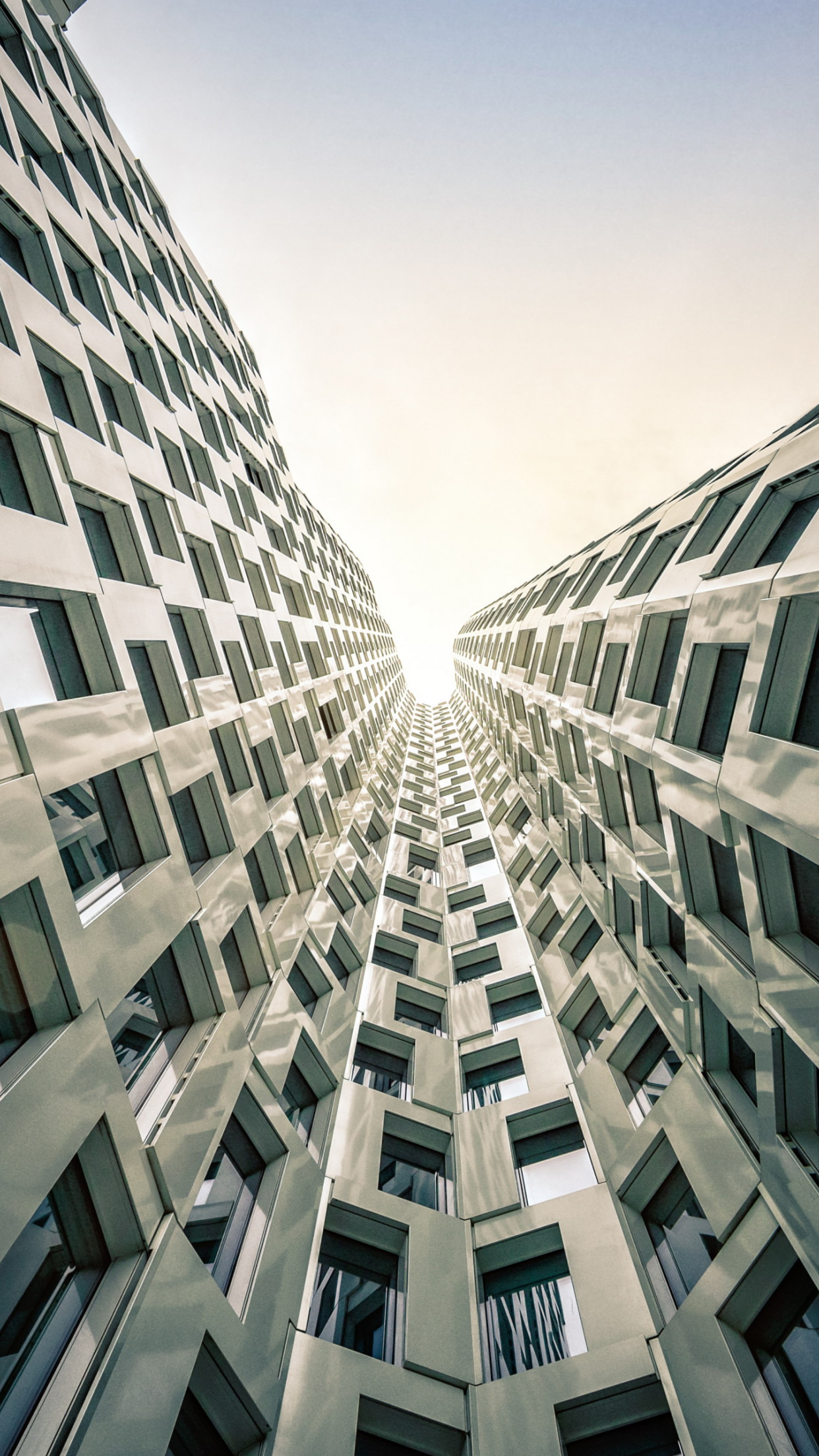 Between buildings wallpaper 1242x2208